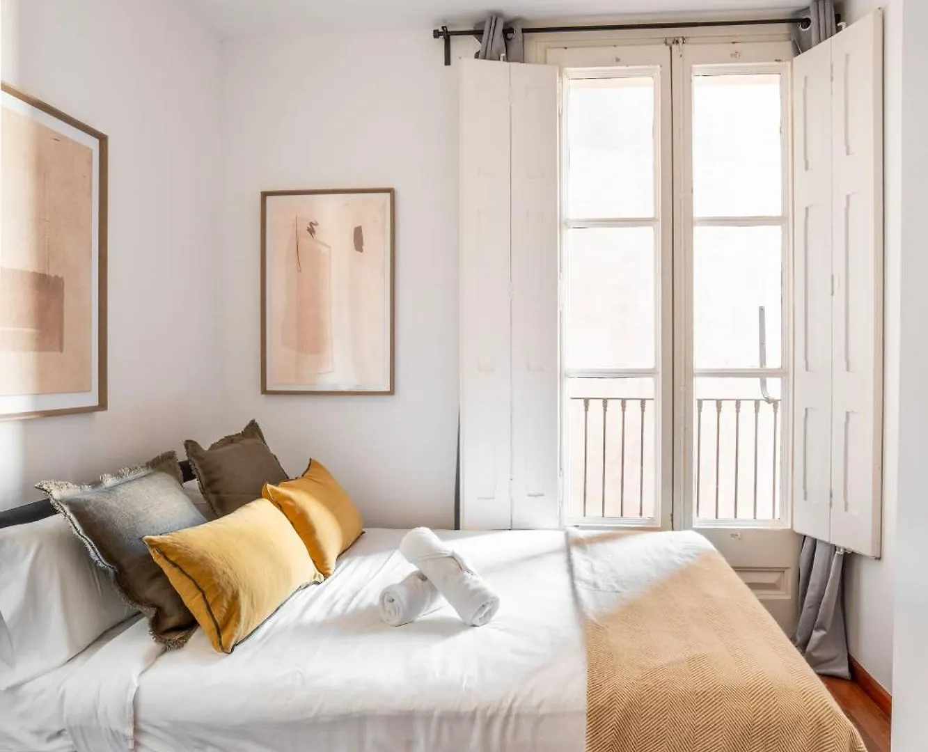 Apartment Ronda Sant Pere Private City Center 3Bedroom Suite C Barcelona Spain