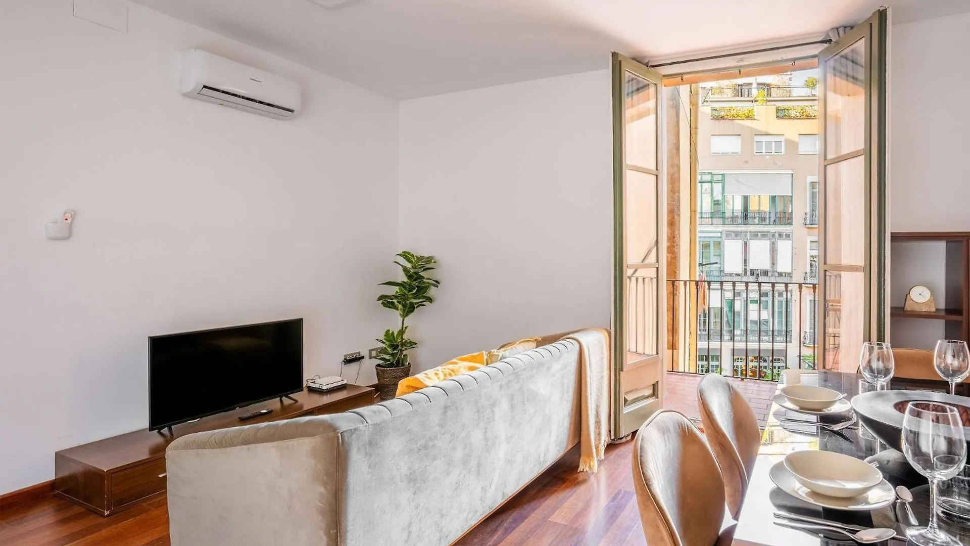Ronda Sant Pere Private City Center 3Bedroom Suite C Barcelona Apartment